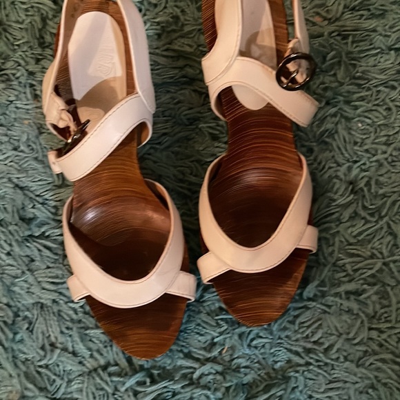 Ferragamo 7.5 shoes that still has a lot of life left - Picture 4 of 4